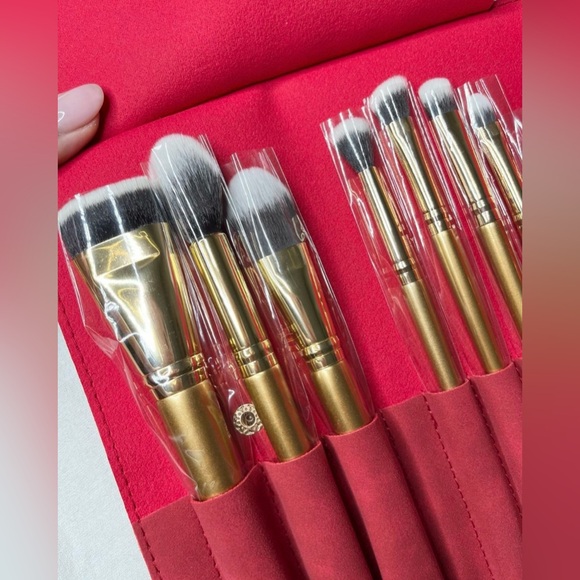 Luxie- 8 Gold Brush Set With red Brush Holder Case - Picture 3 of 9
